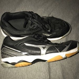 Mixing volleyball shoes